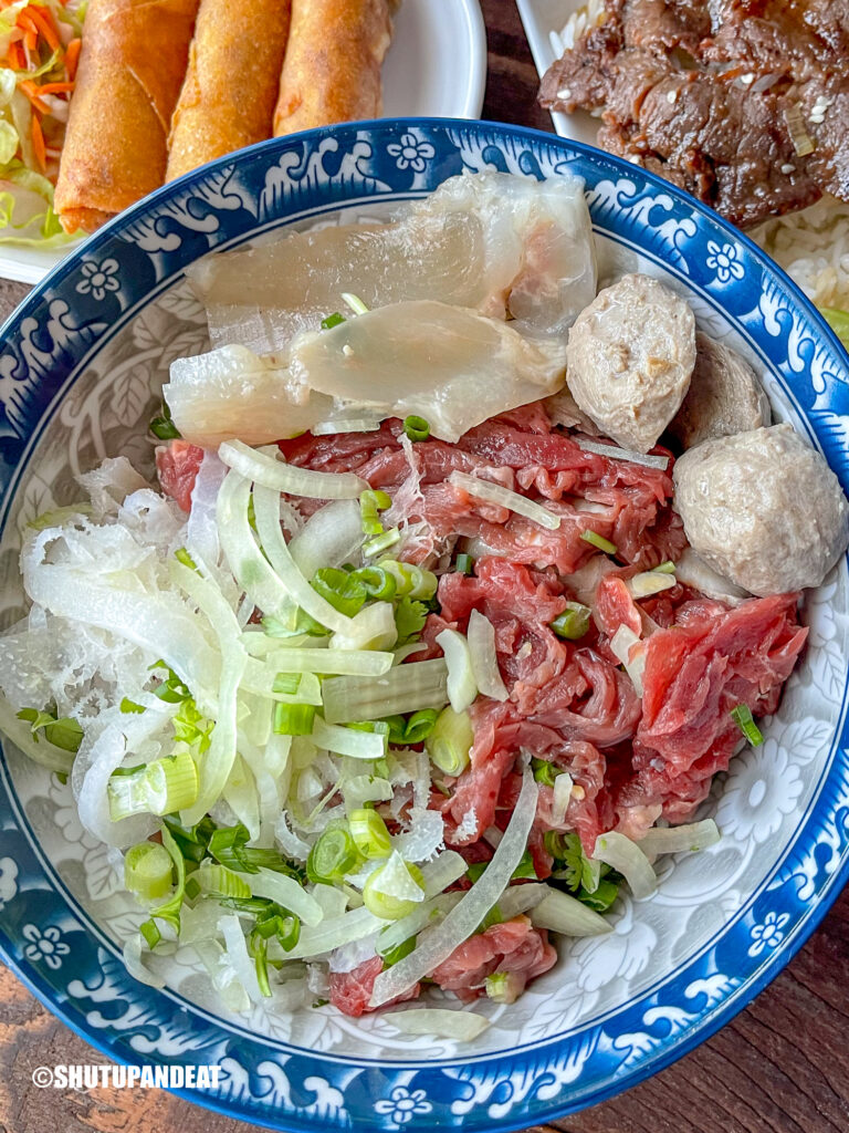 dac biet pho with filet mignon