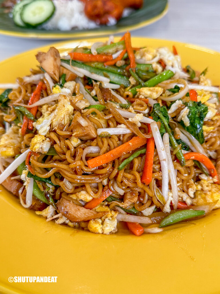 stir fried chicken noodle dish